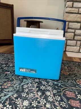 Vintage The Jugler Beverage Cooler 3 Gallon 8312 By Thermos Blue/White NICE